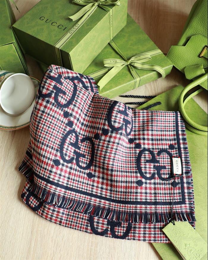 2026116111638724 380